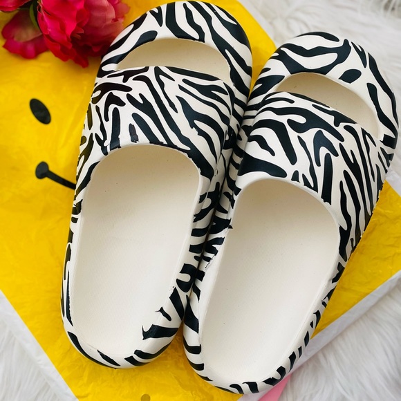 Zebra Platform Comfort Sandals - Picture 3 of 7